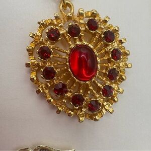 Elegant Gold and Red Pendant Necklace
